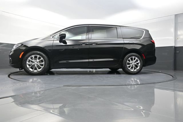 New 2026 Chrysler Pacifica Limited image 22