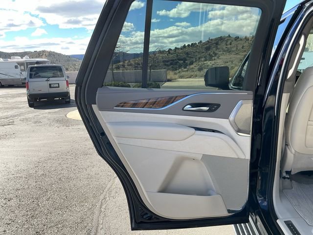 Used 2021 Cadillac Escalade Premium Luxury Platinum AWD/4WD image 20