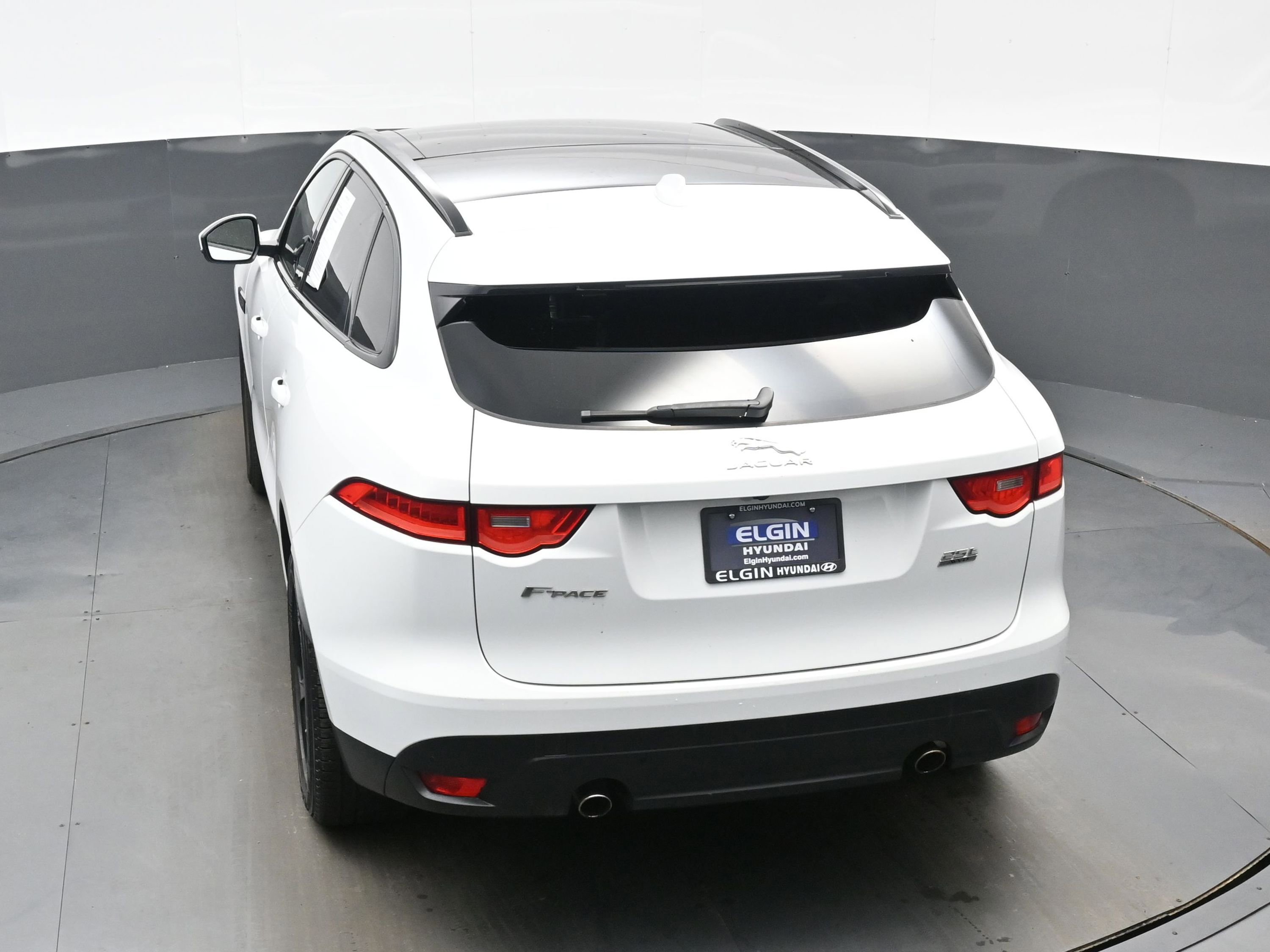Used 2018 Jaguar F-PACE Premium image 37