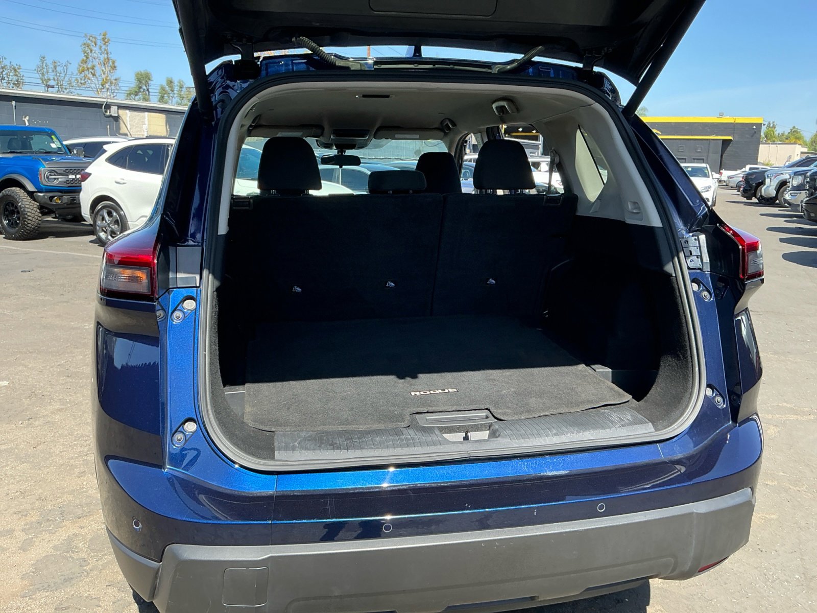 Used 2024 Nissan Rogue SV FWD image 24