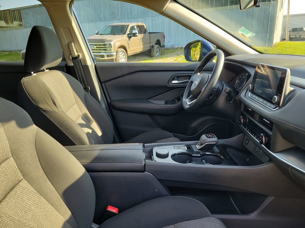 Used 2024 Nissan Rogue SV AWD/4WD image 38