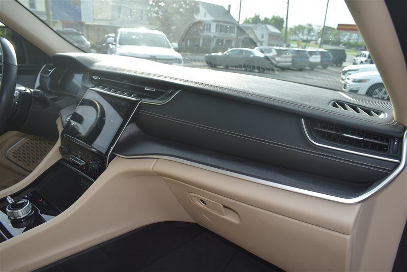 Used 2022 Jeep Grand Cherokee L Limited AWD/4WD image 43