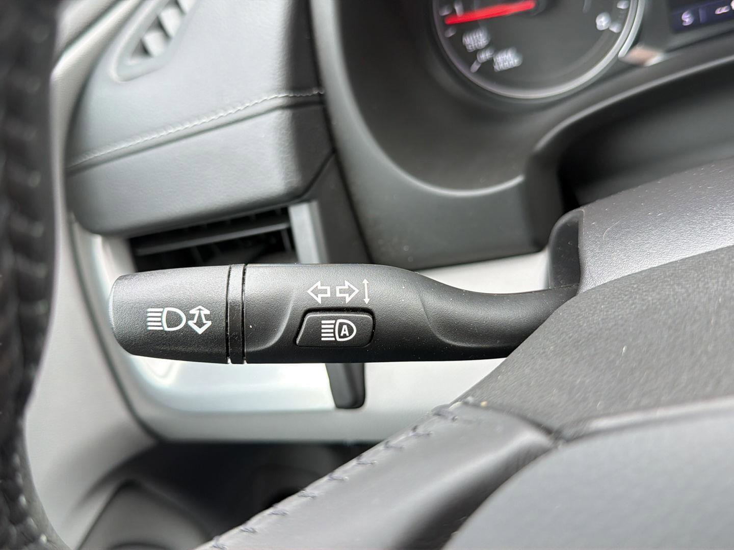 Used 2022 GMC Terrain SLT image 23