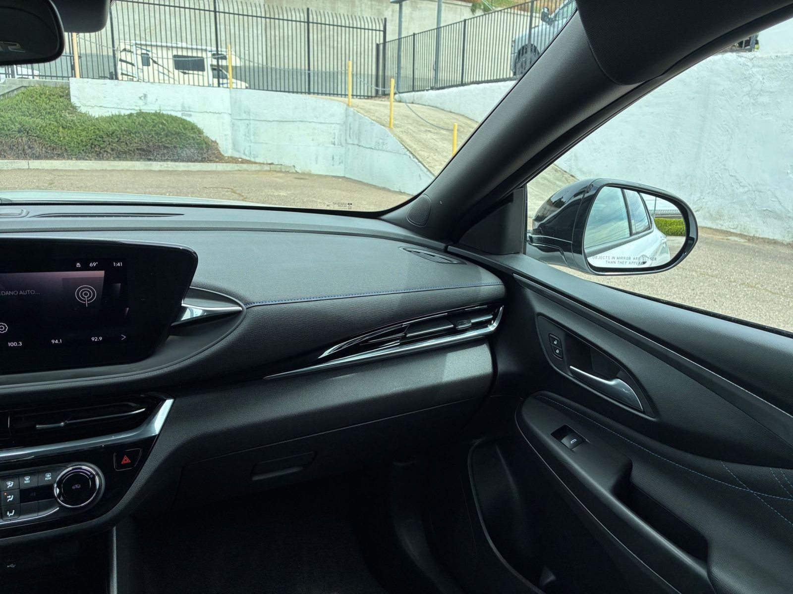 Used 2025 Buick Envista Sport Touring image 34