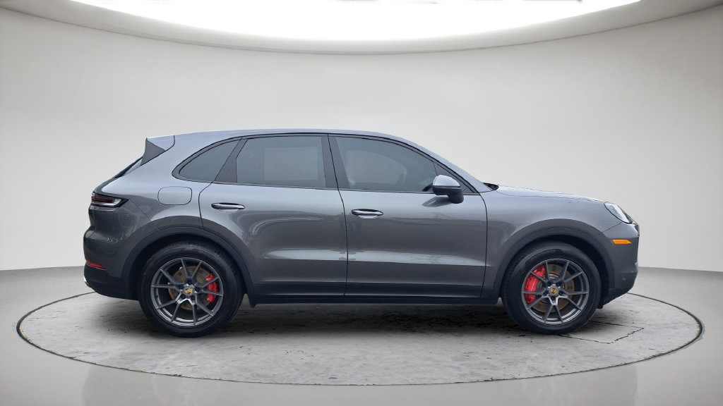 Used 2024 Porsche Cayenne S AWD/4WD image 4