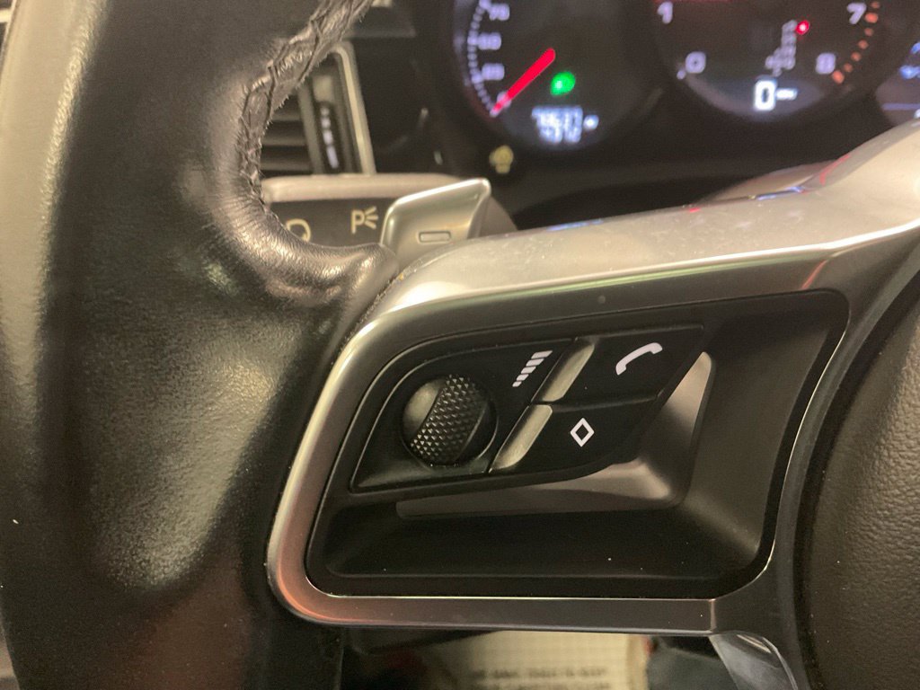 Used 2018 Porsche Macan AWD/4WD image 22