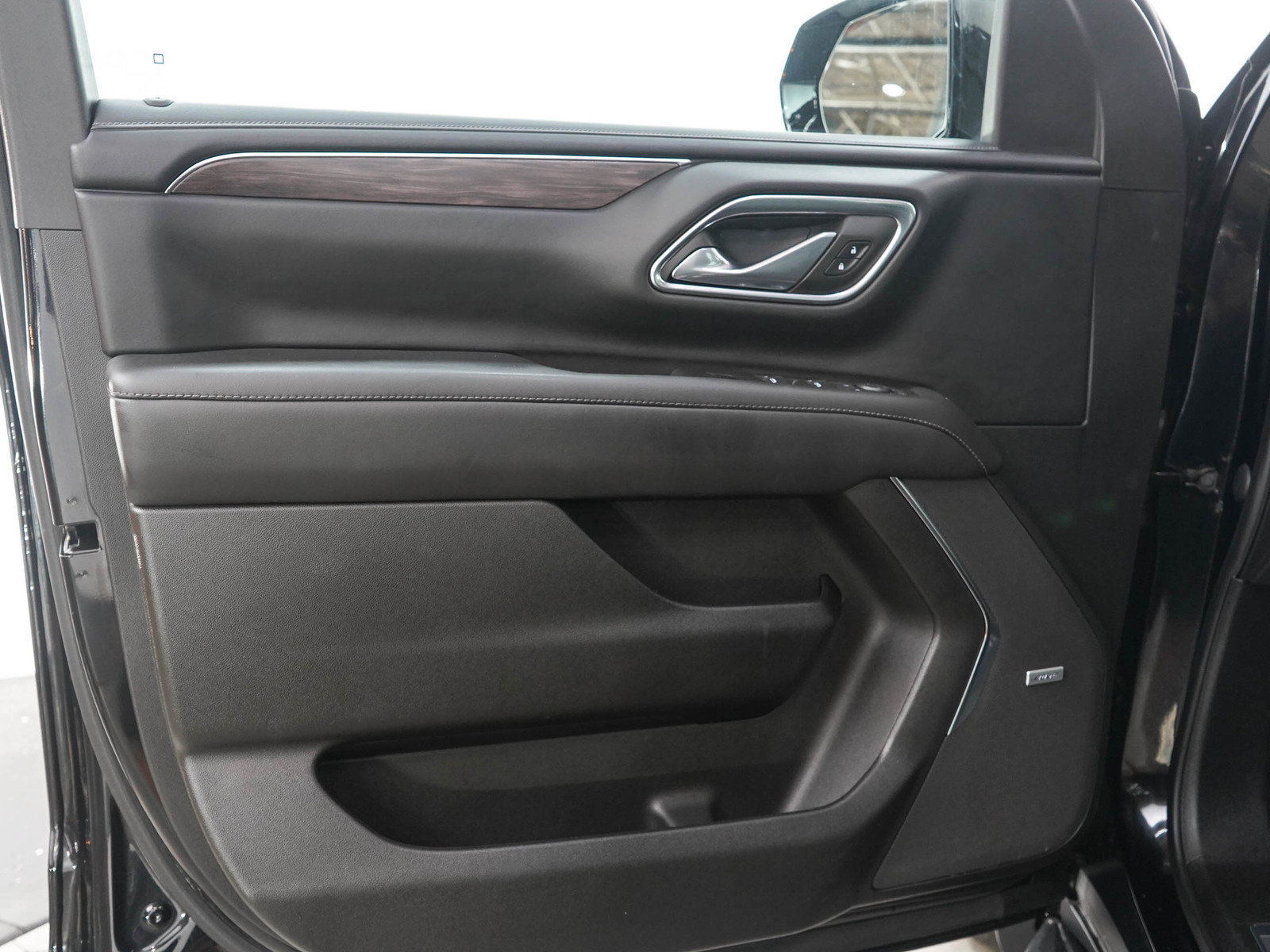 Used 2023 Chevrolet Suburban LT w/ LT Signature Package AWD/4WD image 22