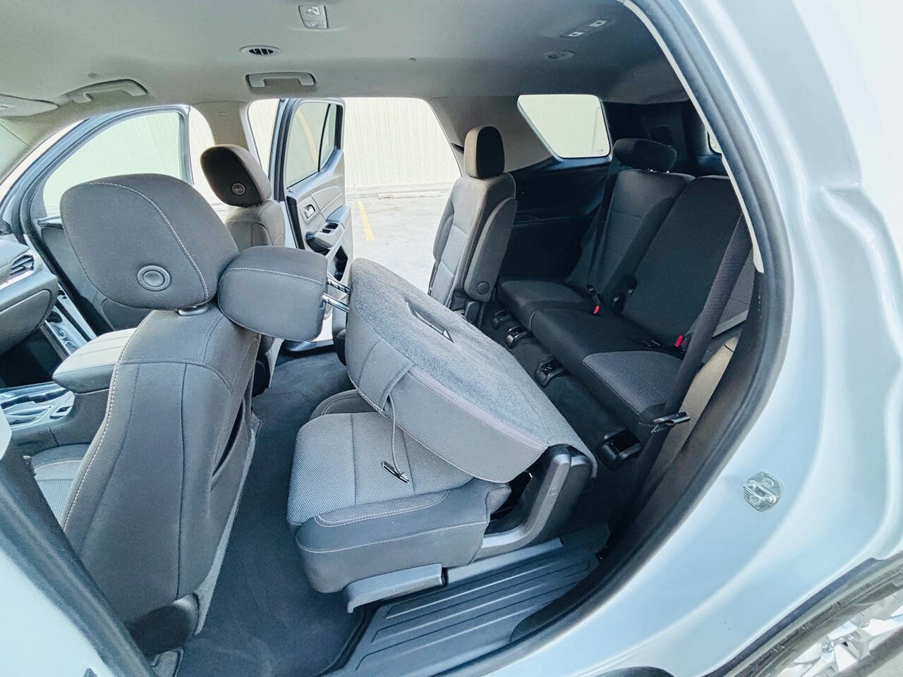 Used 2019 Chevrolet Traverse LT image 25