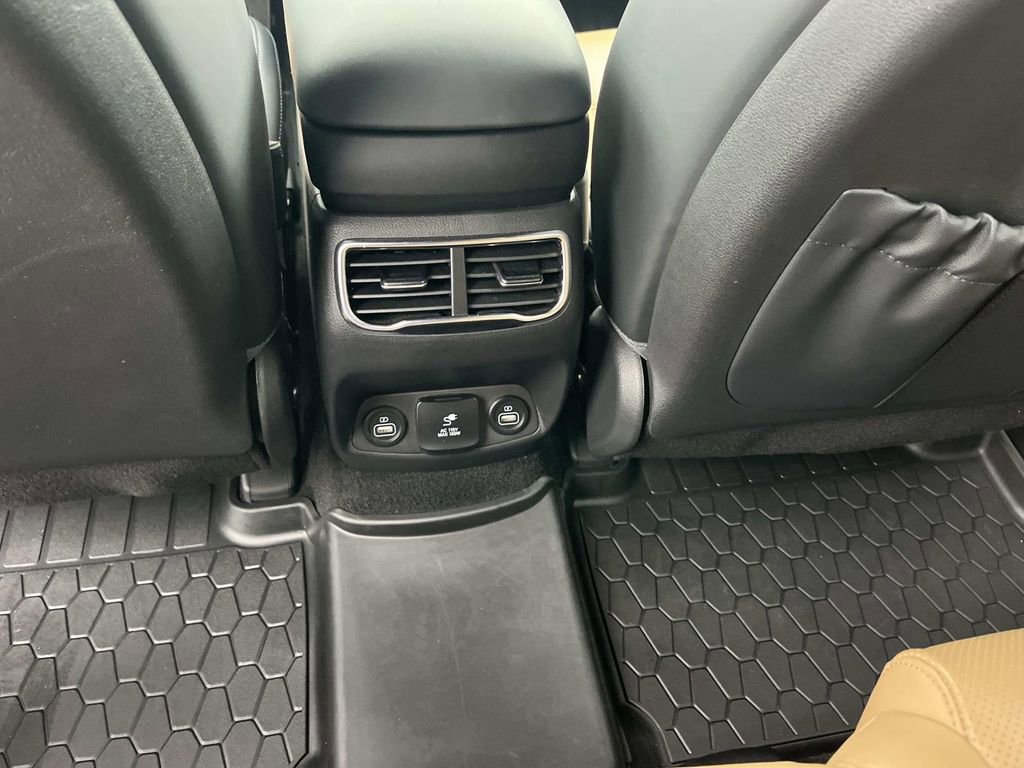Used 2022 Hyundai Santa Fe Calligraphy image 17