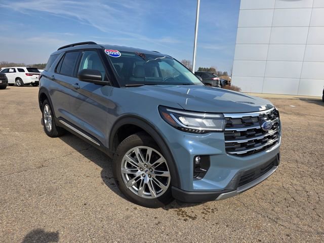 Used 2025 Ford Explorer Active w/ Active Comfort Package image 2
