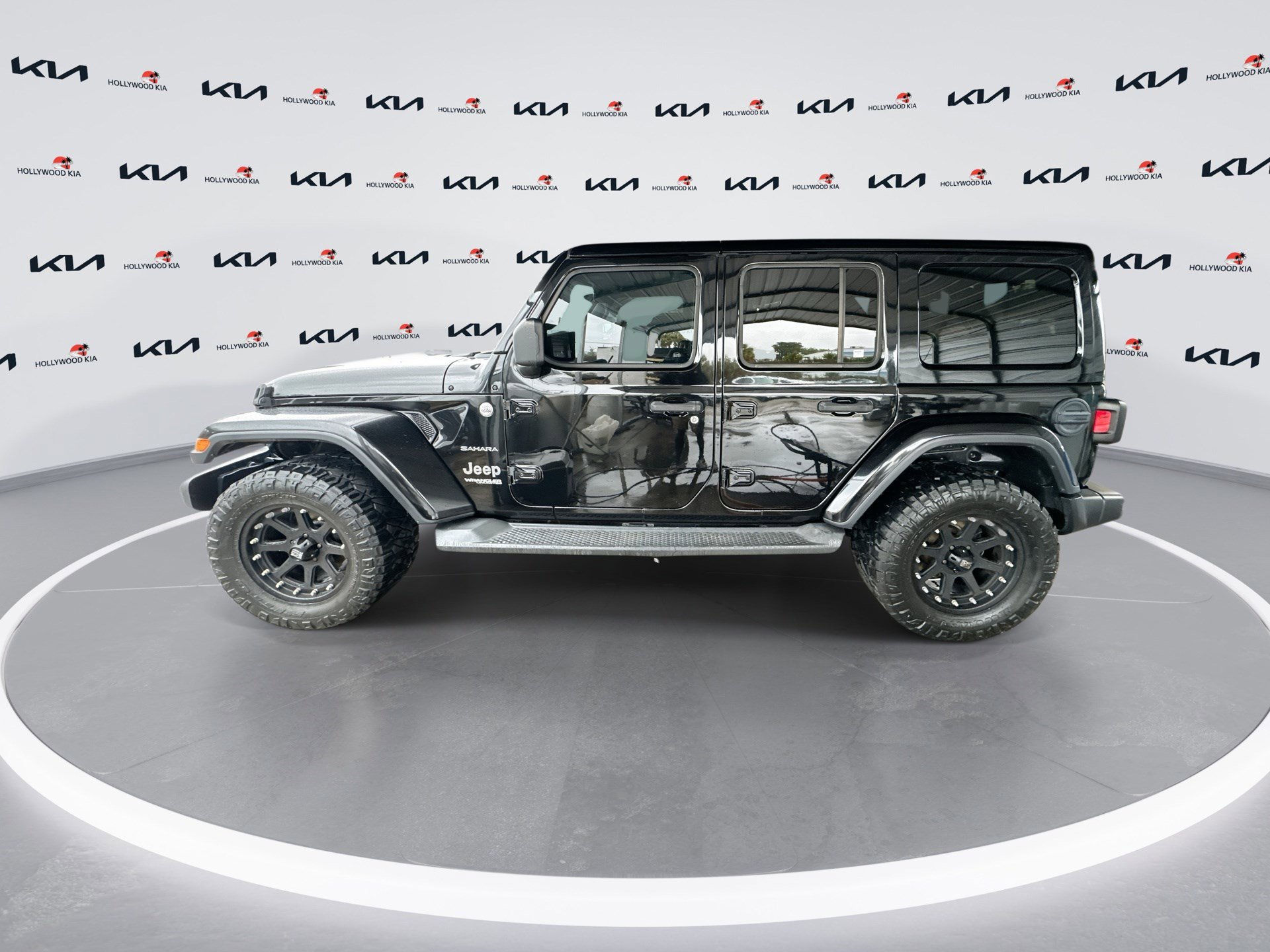 Used 2019 Jeep Wrangler Unlimited Sahara w/ Uconnect 4C Nav & Sound Group image 5