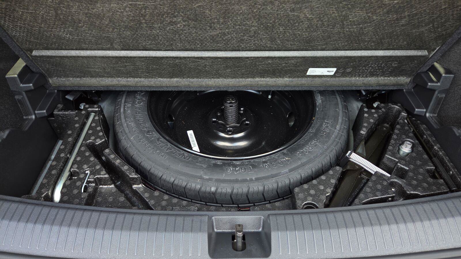 Certified 2024 Volkswagen Tiguan SE R-Line FWD image 67