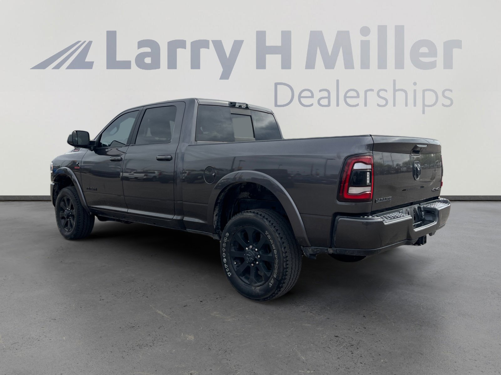 Used 2022 RAM 2500 Laramie w/ Night Edition AWD/4WD image 3