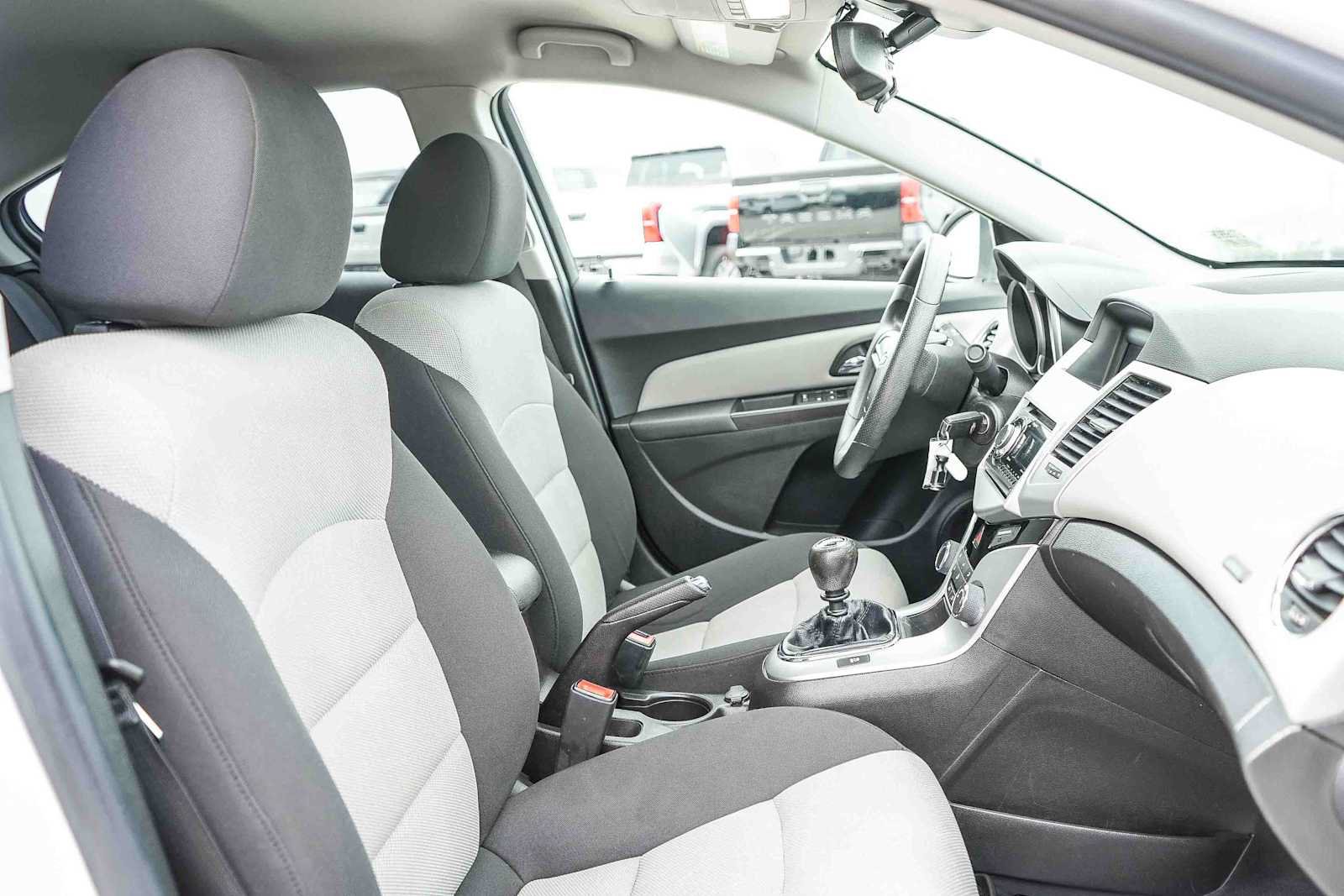 Used 2016 Chevrolet Cruze LS FWD image 17