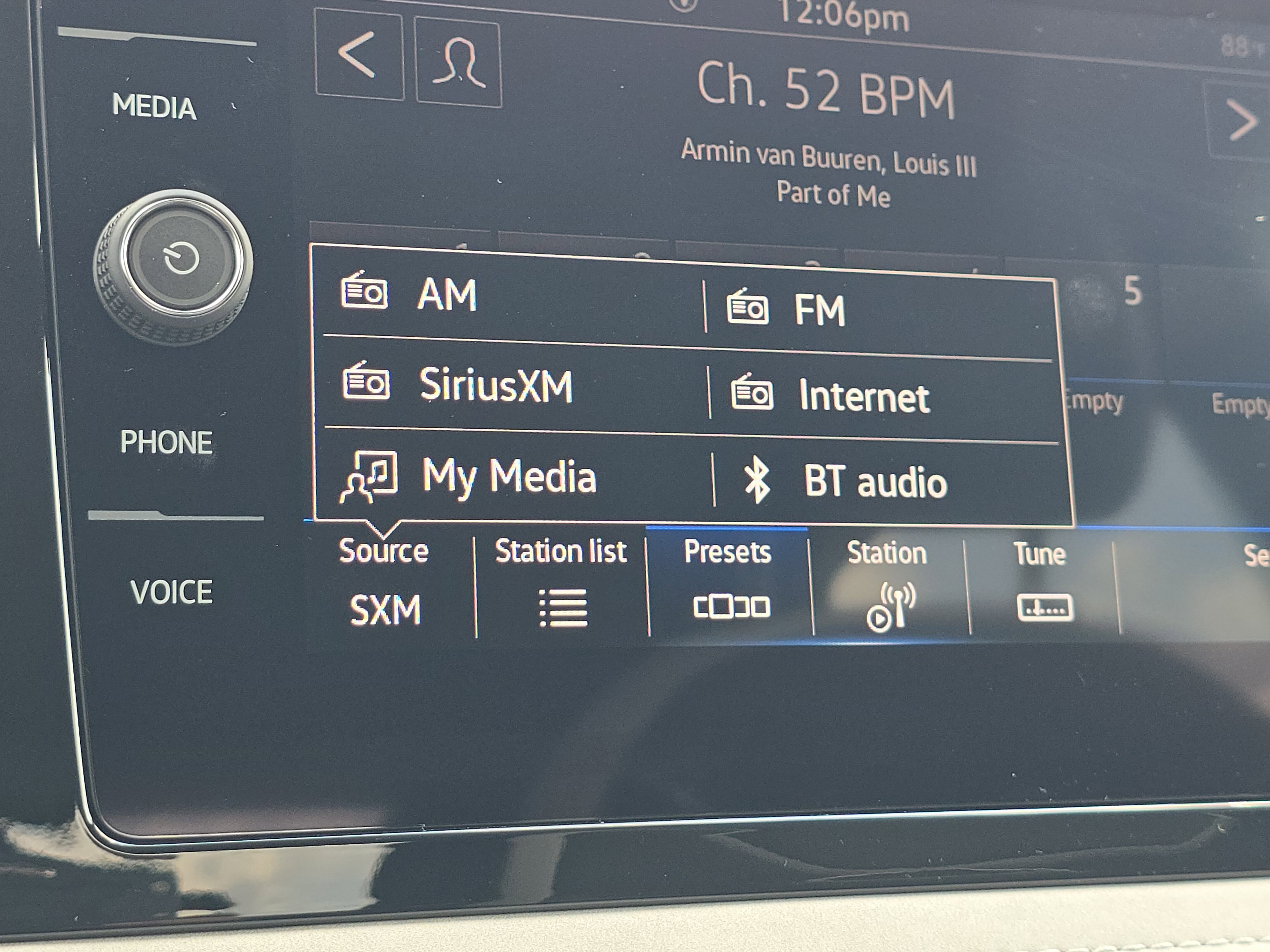 New 2025 Volkswagen Taos SE image 10