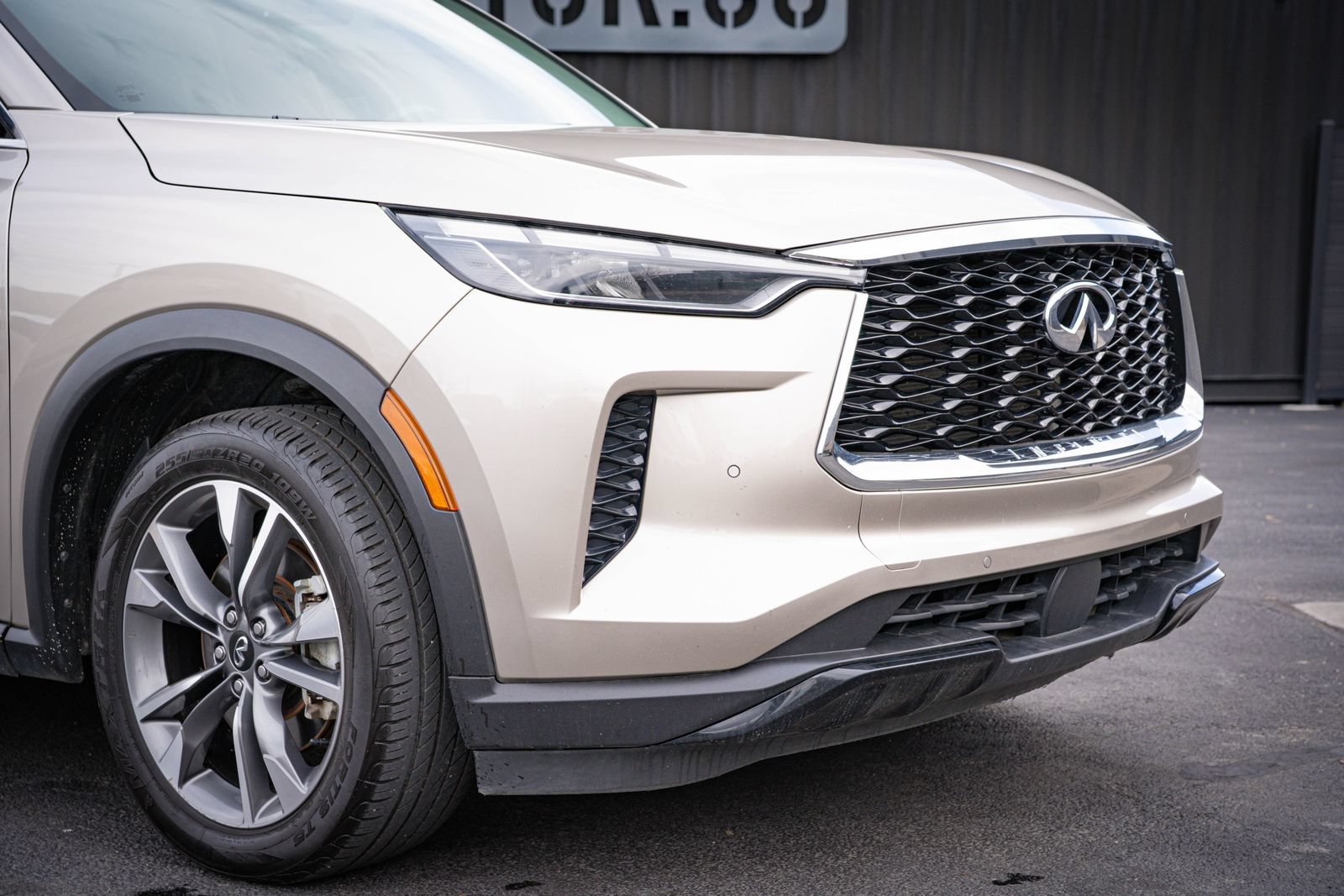 Used 2023 INFINITI QX60 Luxe AWD/4WD image 3