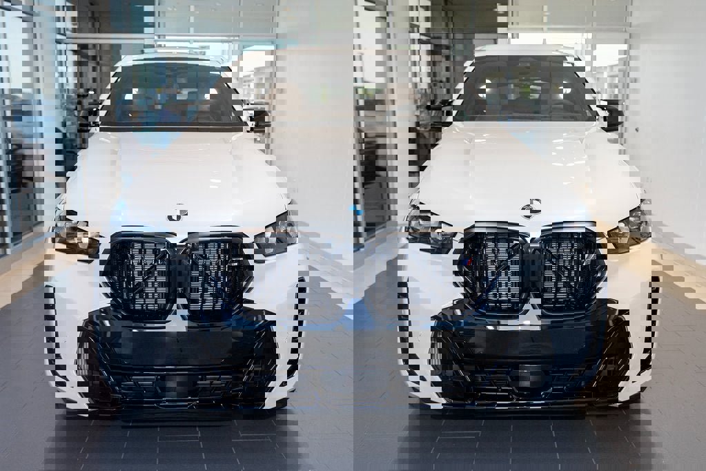 New 2026 BMW X6 M60i image 2