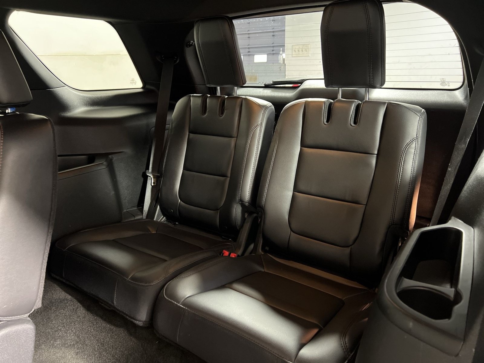 Used 2018 Ford Explorer XLT w/ Equipment Group 202A AWD/4WD image 26