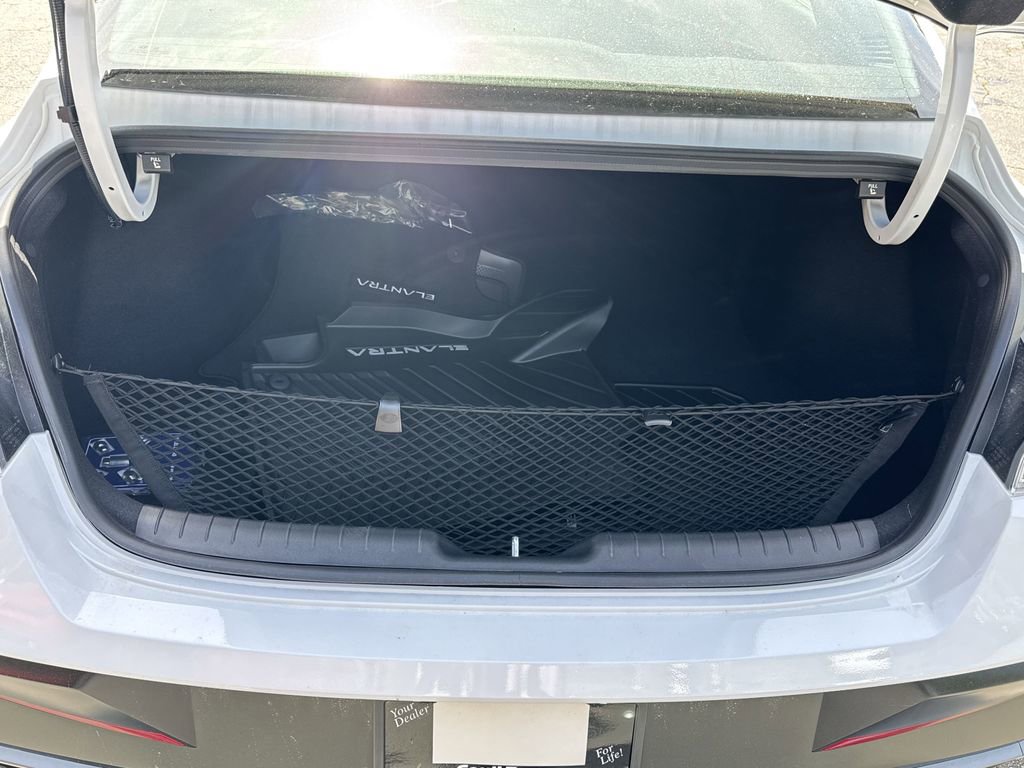 New 2025 Hyundai Elantra SEL FWD image 18