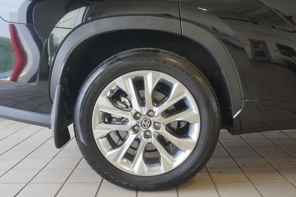 Used 2025 Toyota Highlander Limited AWD/4WD image 35