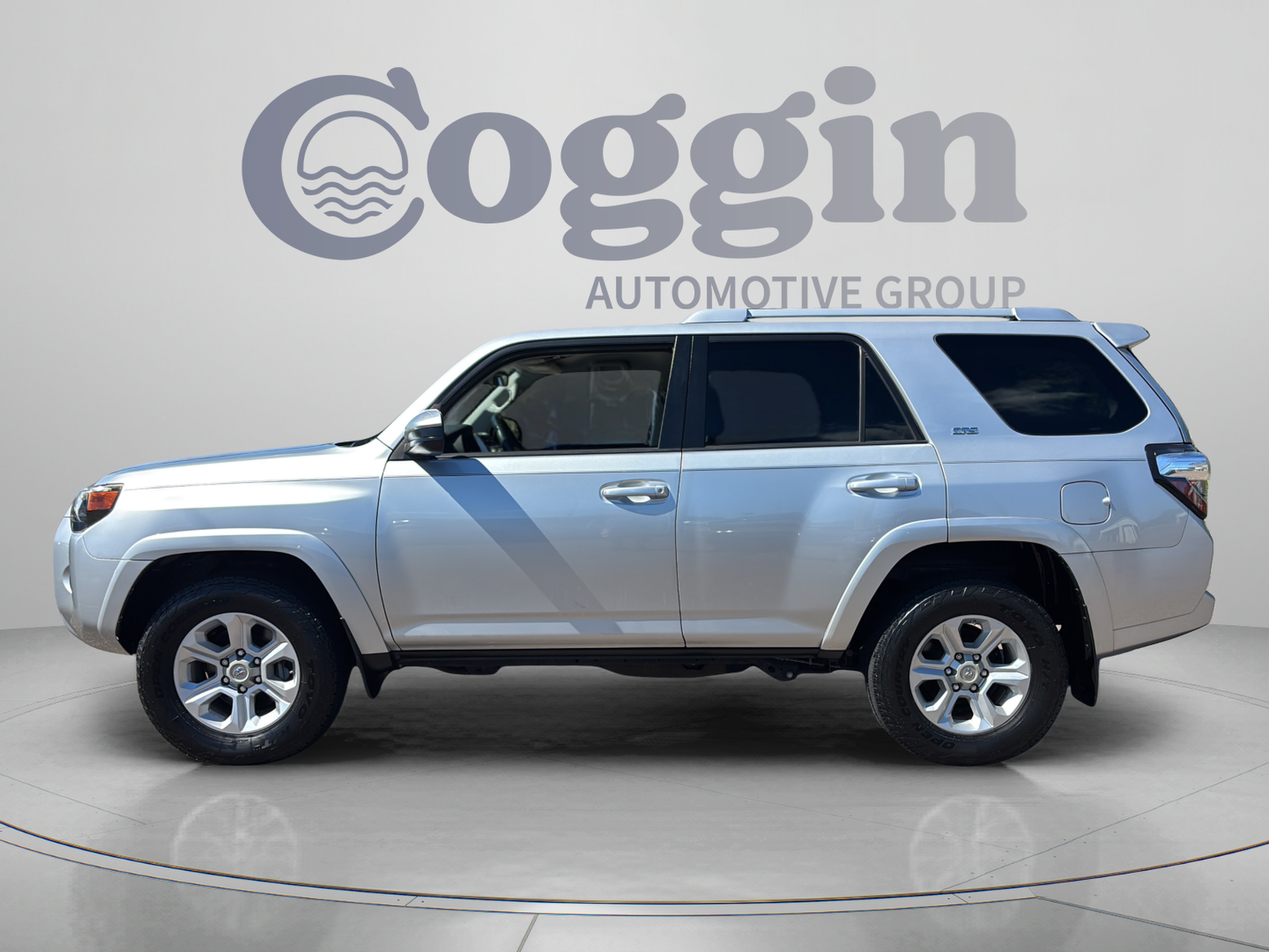 Used 2015 Toyota 4Runner SR5 RWD image 2