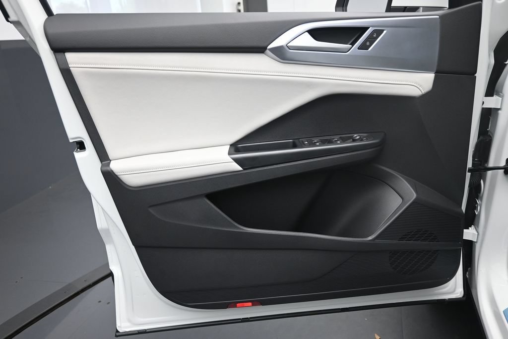 New 2026 Volkswagen Taos SE FWD image 20