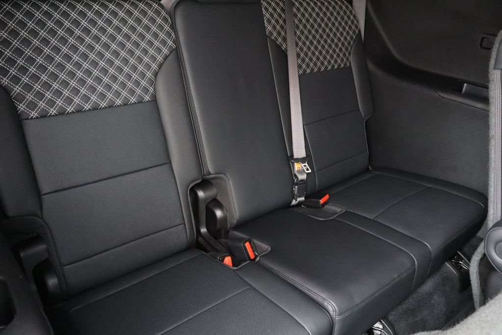 Certified 2024 GMC Acadia Denali w/ LPO, Roadside Safety Package FWD image 27