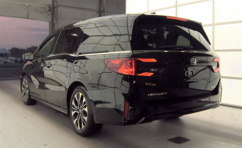 Used 2026 Honda Odyssey Elite image 11