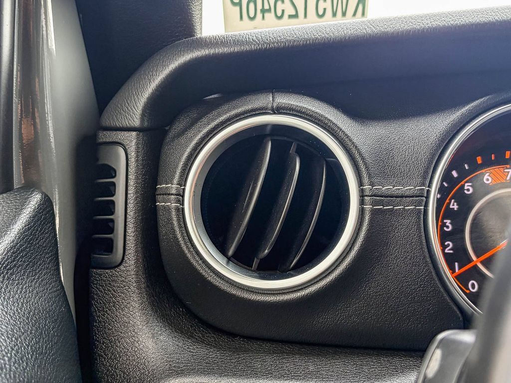 Used 2019 Jeep Wrangler Unlimited Sahara AWD/4WD image 43