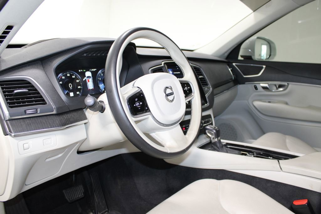 Used 2020 Volvo XC90 T6 Momentum AWD/4WD image 17