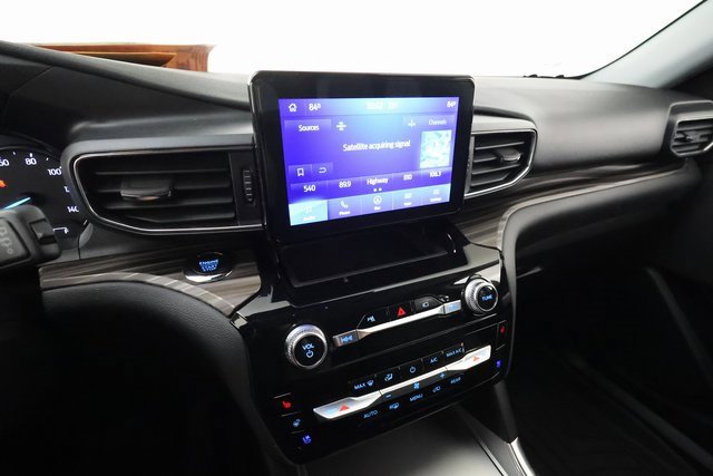 Used 2022 Ford Explorer Limited w/ Equipment Group 301A image 18