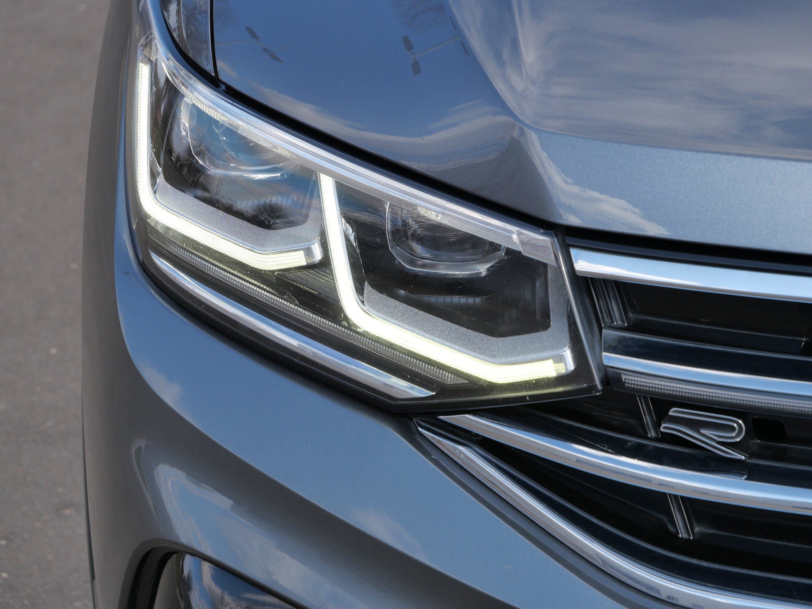 Used 2022 Volkswagen Tiguan SEL R-Line image 16