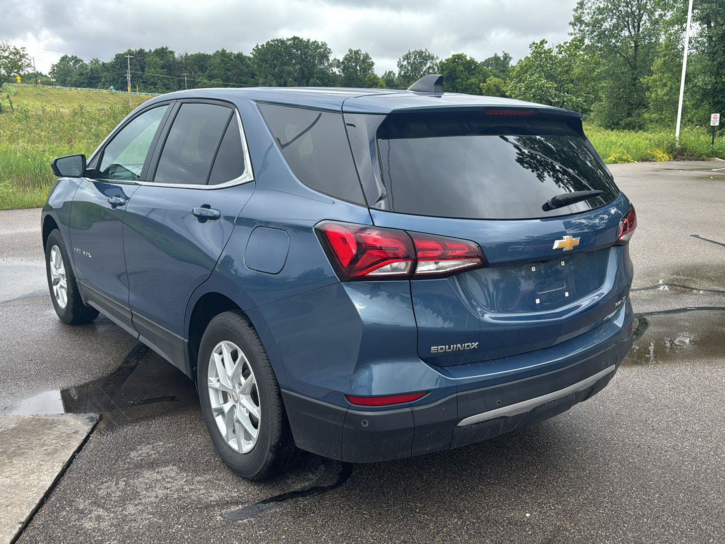 Used 2024 Chevrolet Equinox LT AWD/4WD image 3