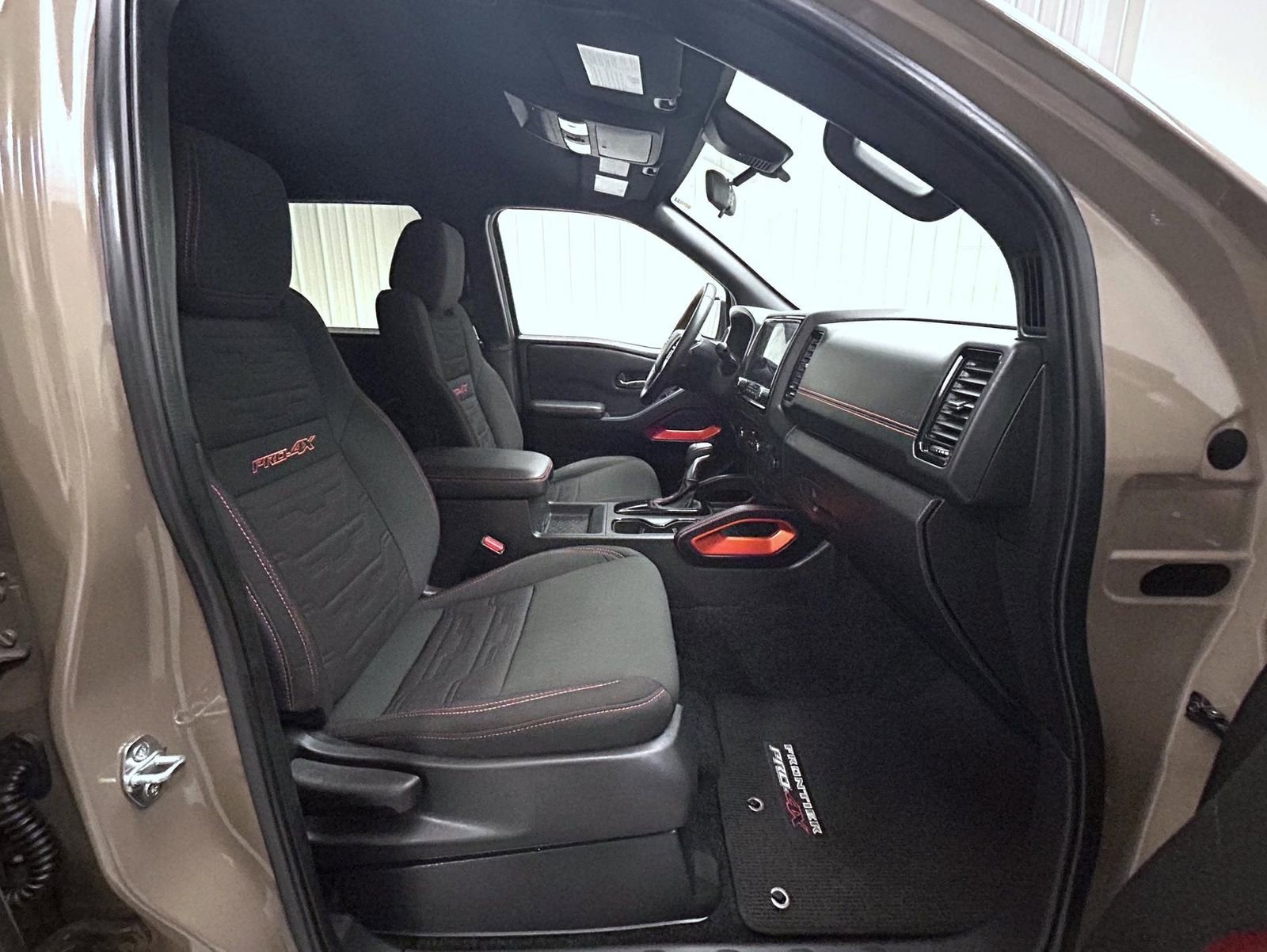 Used 2024 Nissan Frontier PRO-4X w/ Technology Package image 15