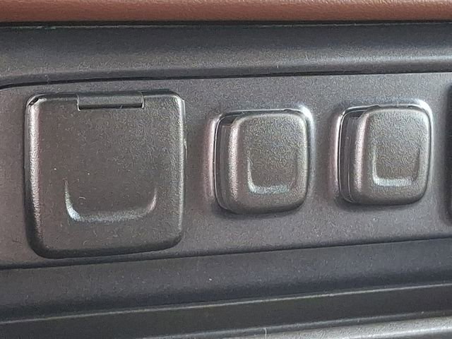 Used 2015 Chevrolet Silverado 1500 High Country w/ High Country Premium Package image 26