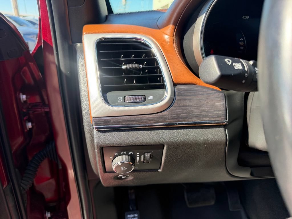 Used 2020 Jeep Grand Cherokee Overland w/ Interior Metal Package AWD/4WD image 27