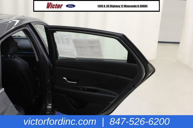 Used 2023 Hyundai Elantra Limited image 16