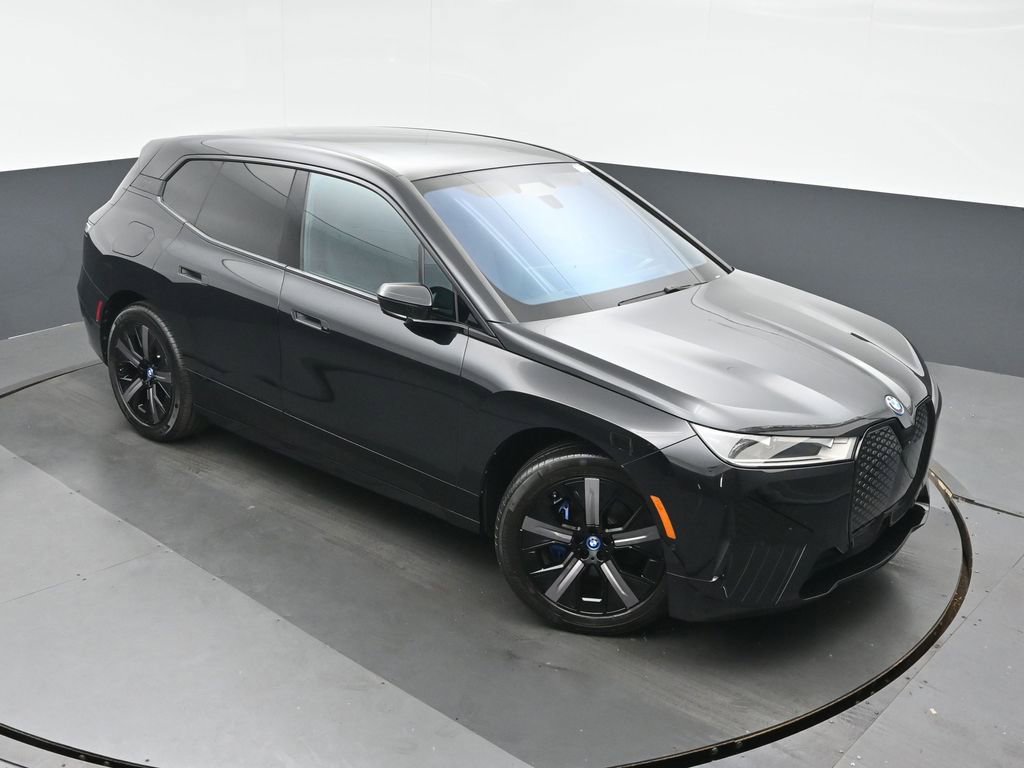 Used 2023 BMW iX xDrive50 w/ Sport Package AWD/4WD image 31