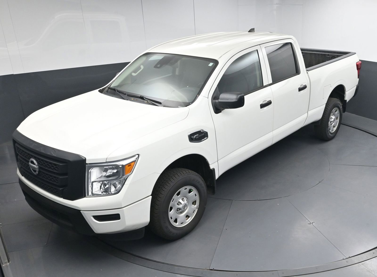 Used 2022 Nissan Titan S image 30