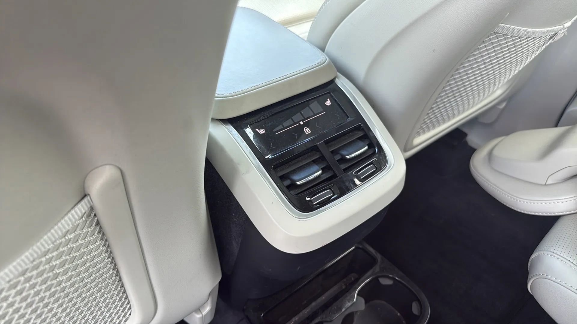 Used 2020 Volvo XC90 T6 Inscription w/ Protection Package image 12