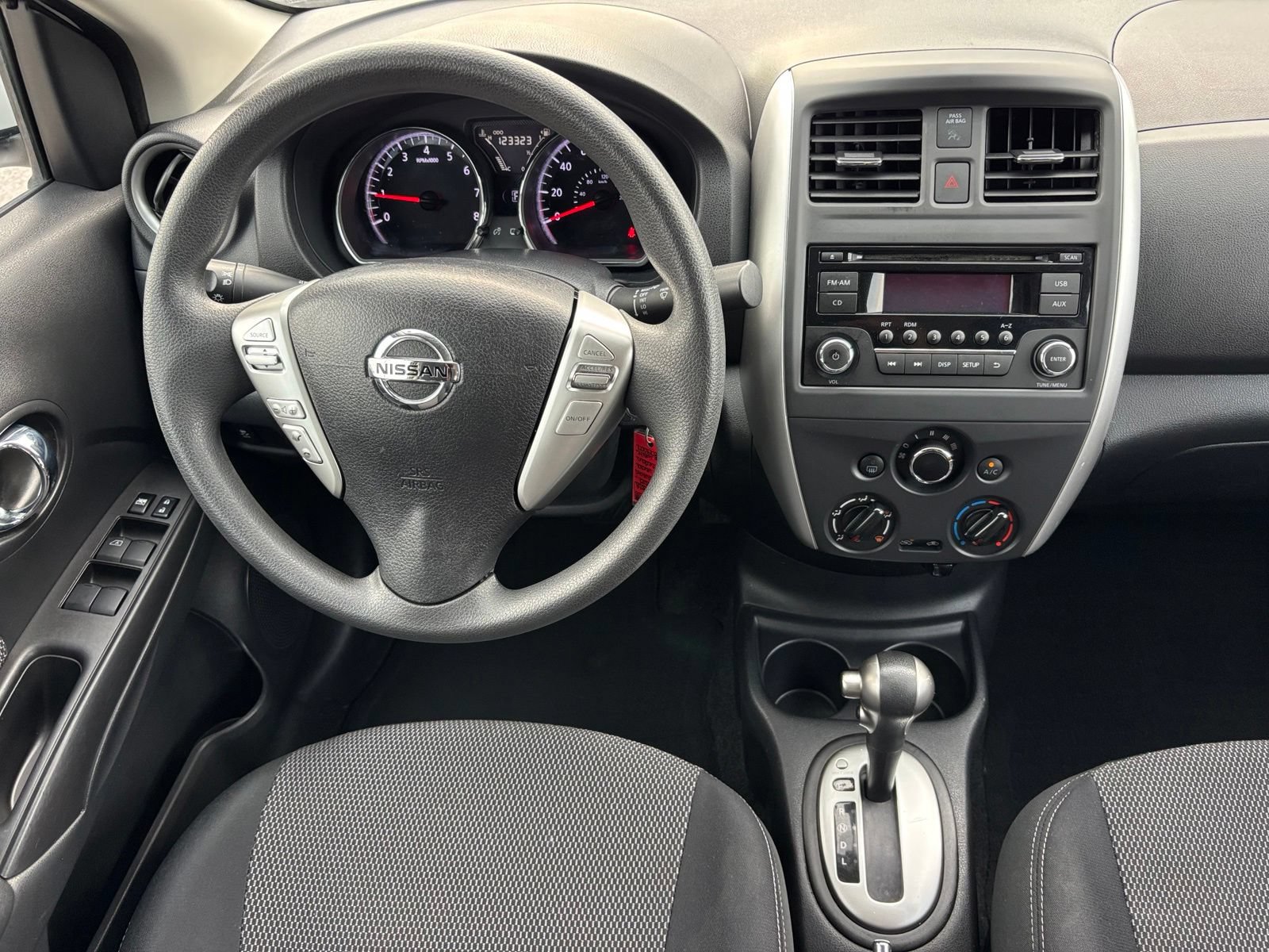 Used 2015 Nissan Versa SV FWD image 18