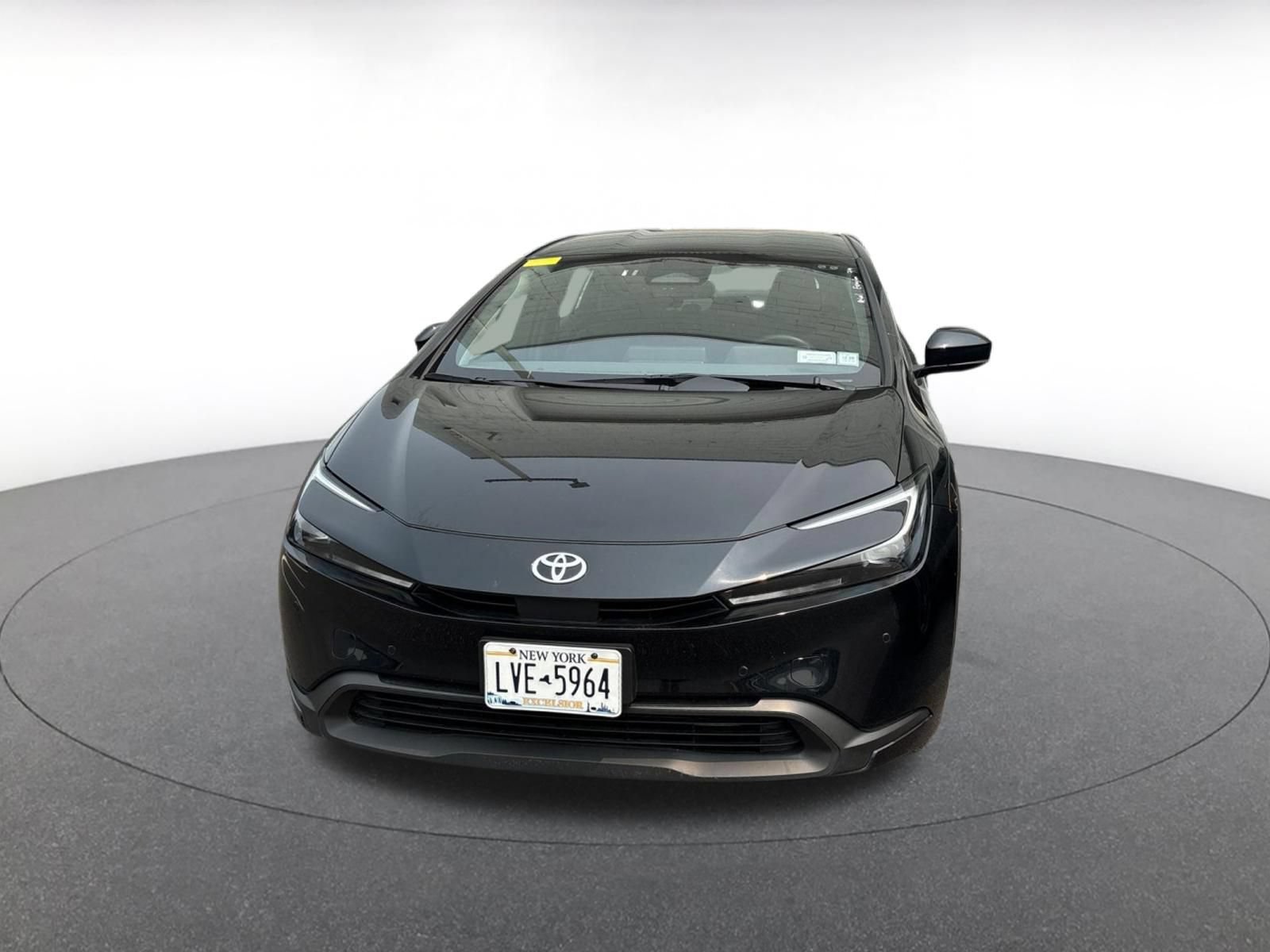 Used 2025 Toyota Prius LE FWD image 6