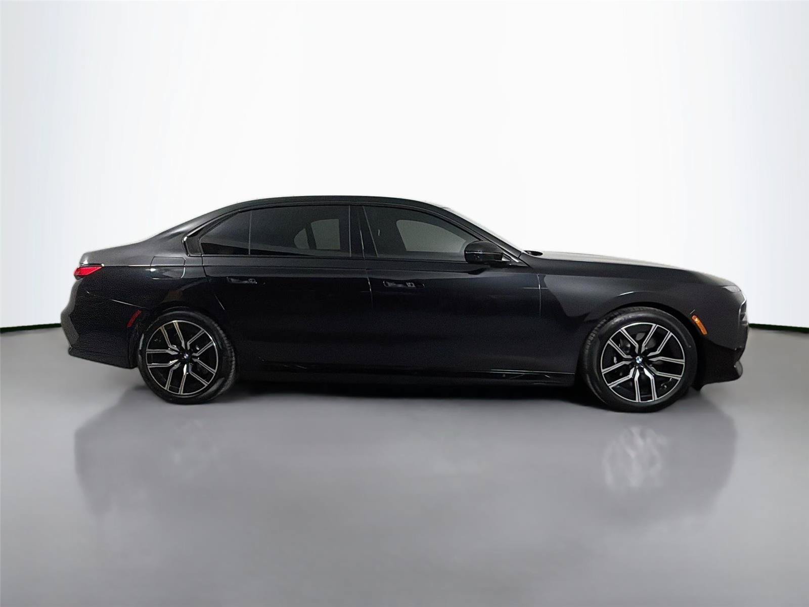 New 2026 BMW 750e xDrive w/ Executive Package AWD/4WD image 4