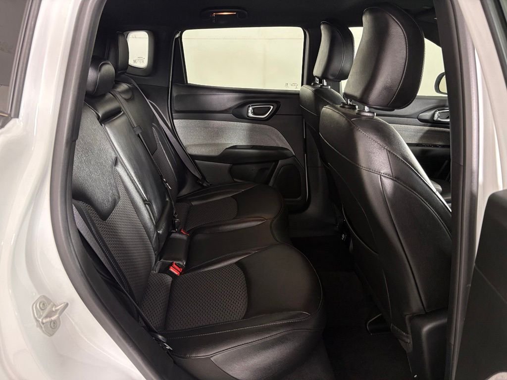 Used 2024 Jeep Compass Latitude AWD/4WD image 38