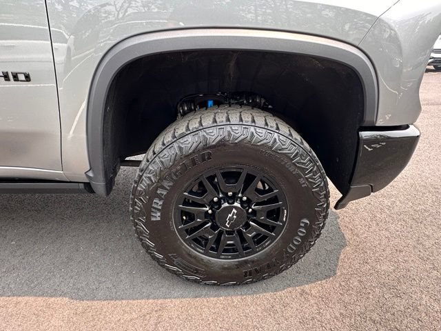 Used 2024 Chevrolet Silverado 2500 ZR2 w/ LPO, Dark Essentials Package AWD/4WD image 15