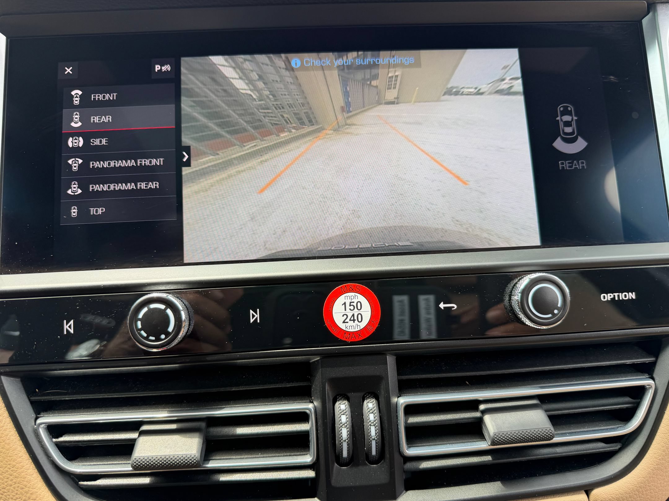 Certified 2023 Porsche Macan AWD/4WD image 29