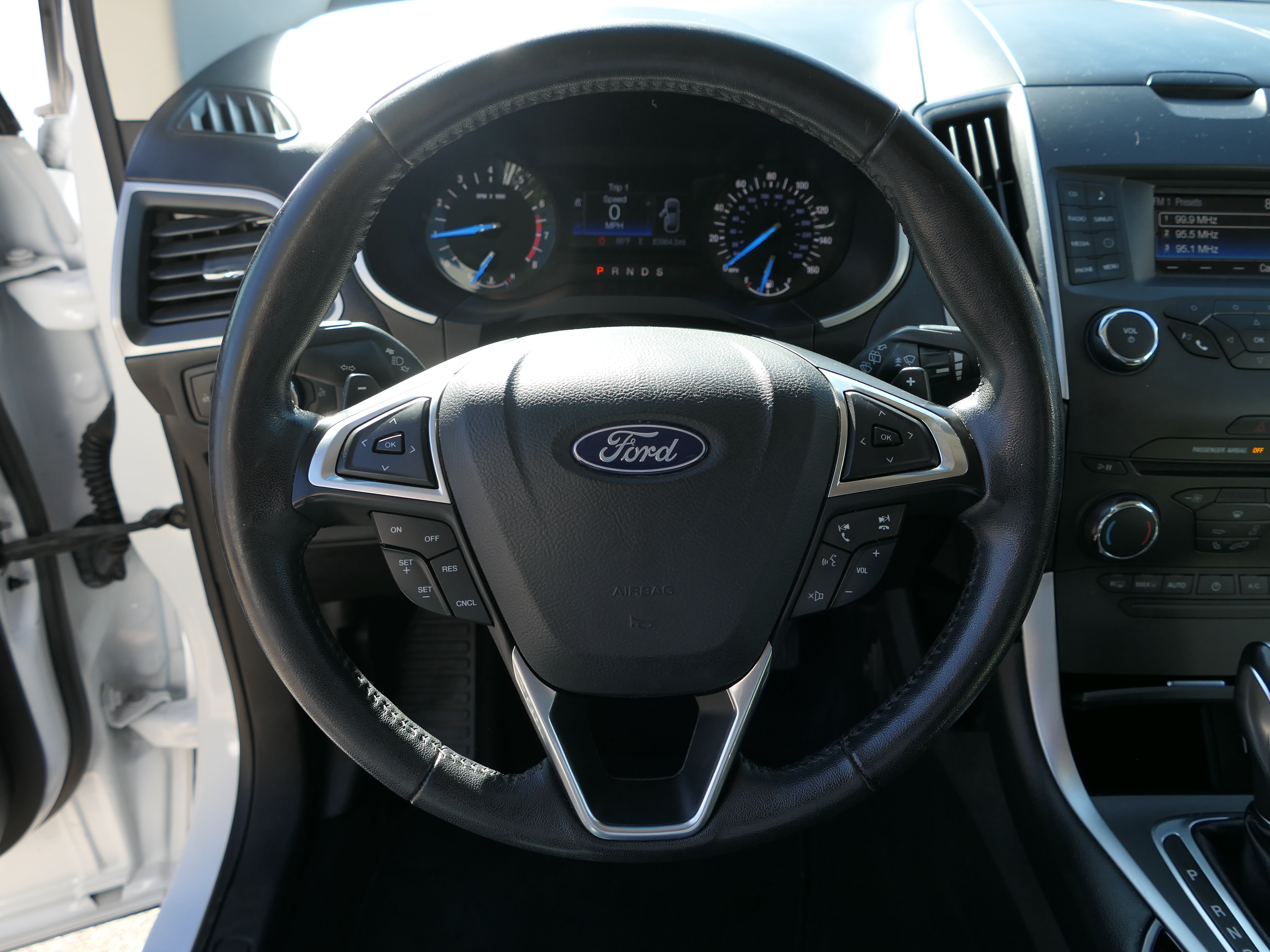Used 2018 Ford Edge SEL FWD image 18