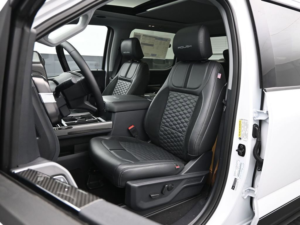 New 2026 Ford F250 Lariat w/ Black Appearance Package image 8