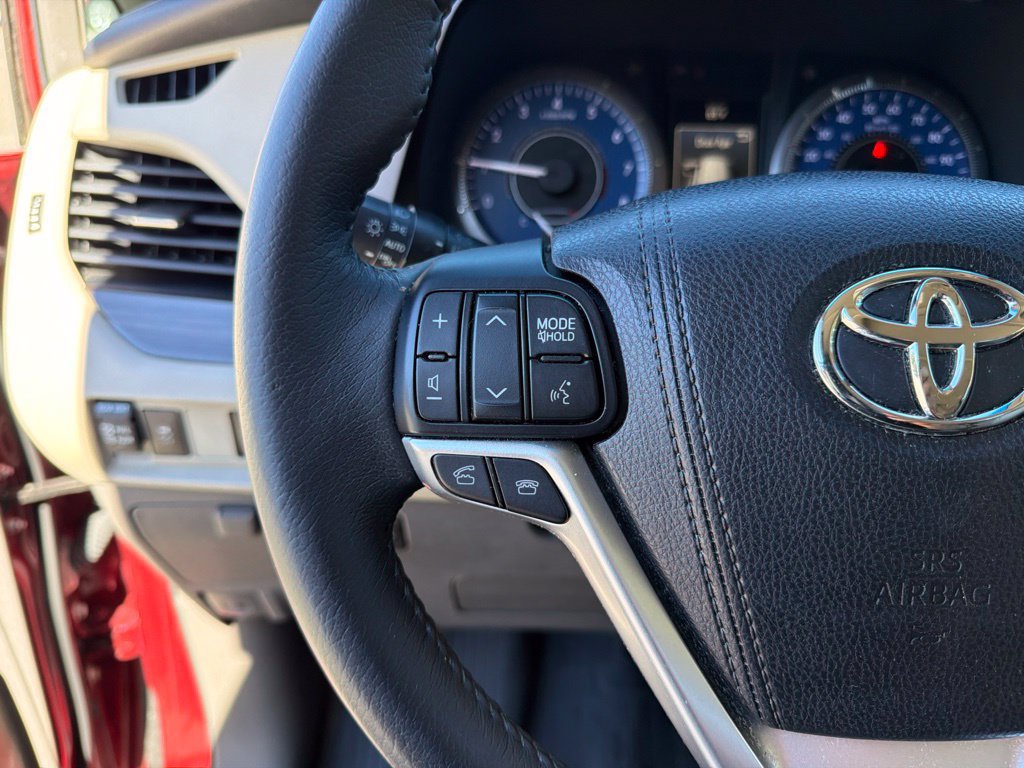 Used 2017 Toyota Sienna XLE FWD image 15