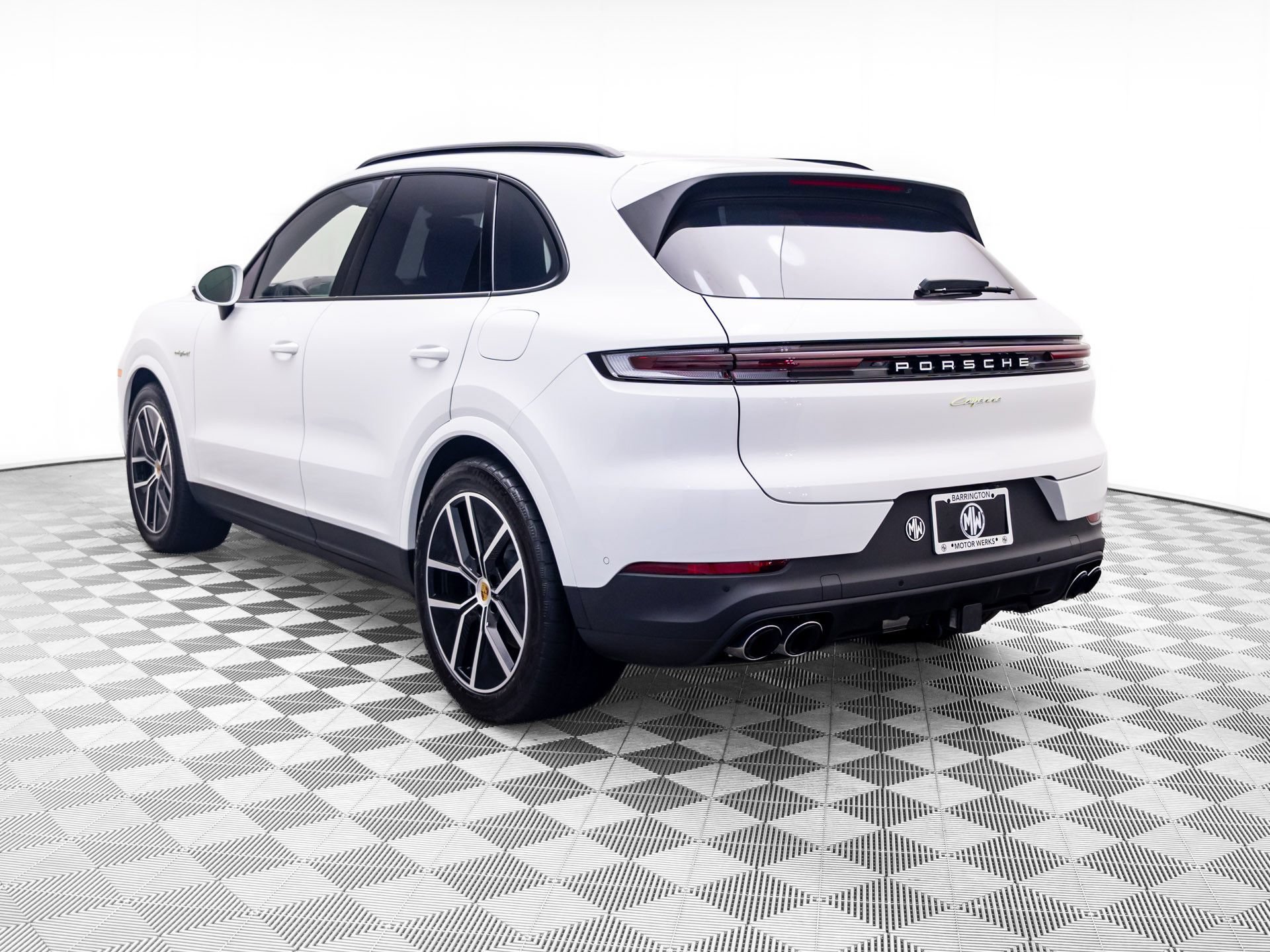 Certified 2024 Porsche Cayenne AWD/4WD image 3